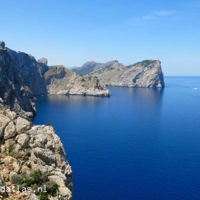 <a title='Bekijk details Ibiza' href='https://eilandatlas.nl/eiland/ibiza'>Ibiza</a>